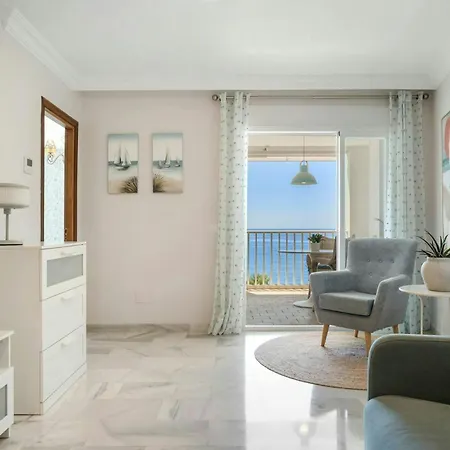 Bonito Piso En Primera Linea De Playa En * Estepona