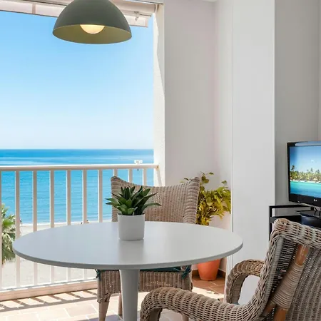 Bonito Piso En Primera Linea De Playa En Estepona