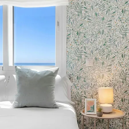 Bonito Piso En Primera Línea De Playa En Apartamento