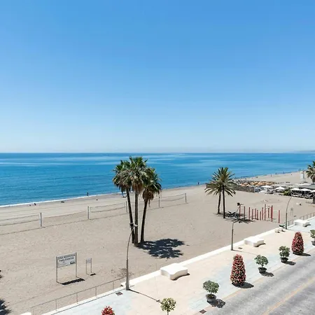 Bonito Piso En Primera Linea De Playa En * Estepona