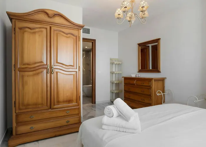 Bonito Piso En Primera Linea De Playa En Apartman Estepona