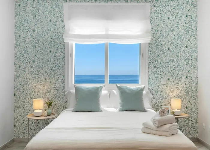 Bonito Piso En Primera Linea De Playa En Apartman Estepona