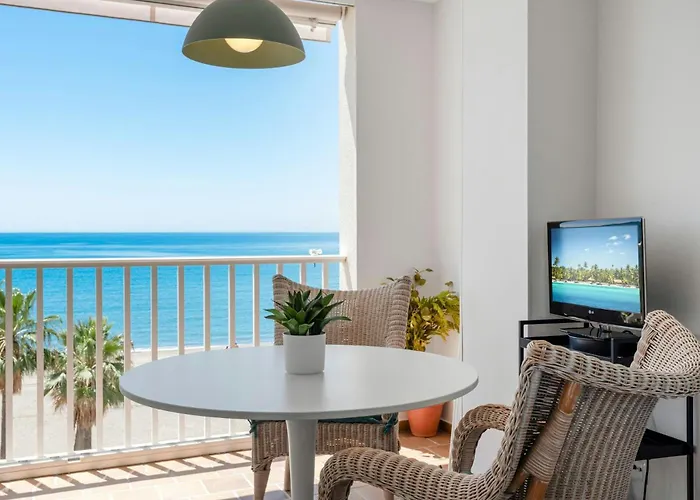 Bonito Piso En Primera Linea De Playa En Estepona